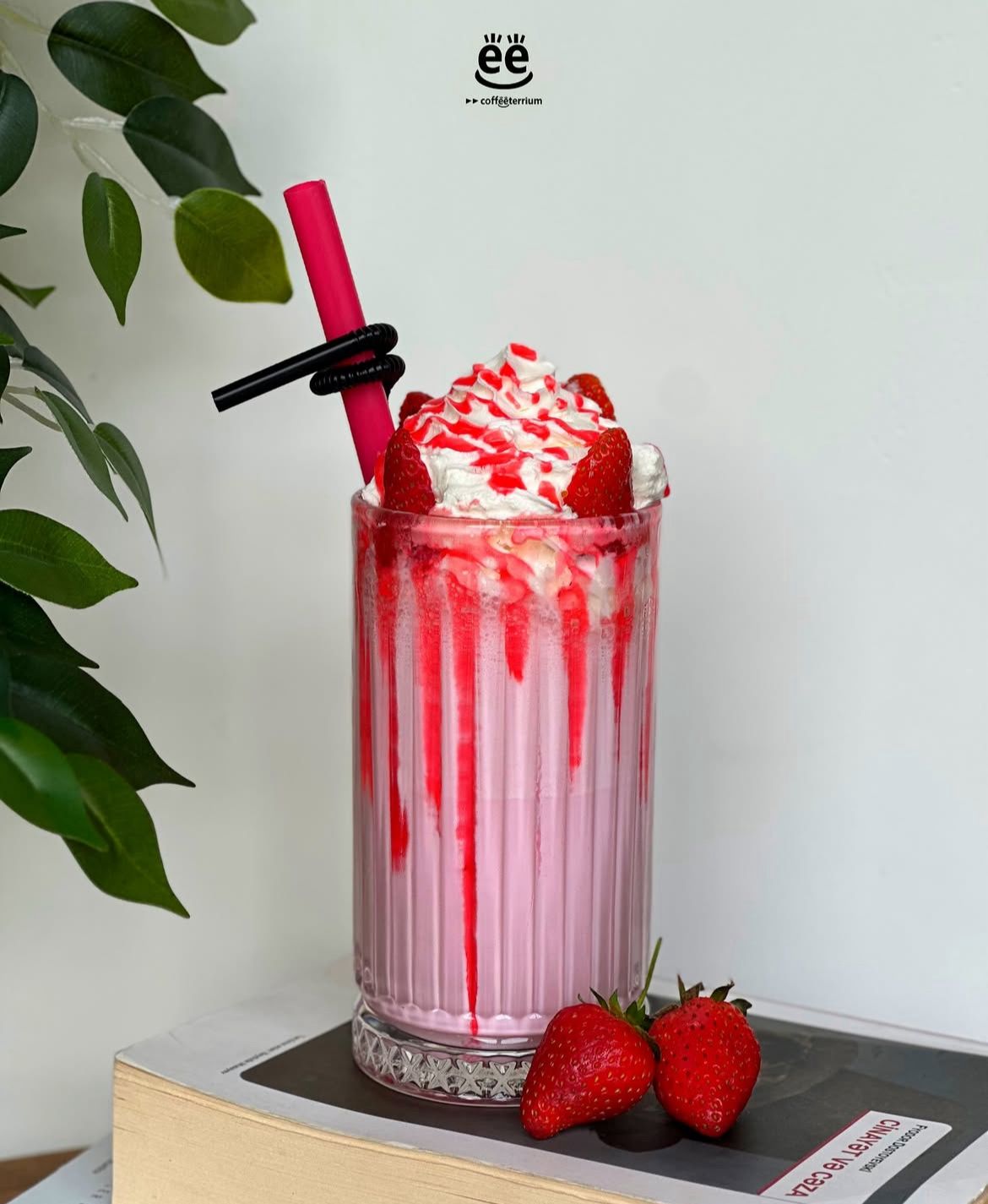 STRAWBERRY MILKSHAKE
